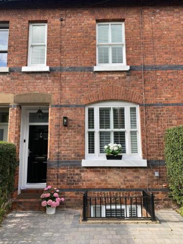 Alderley Edge House | Award Winning Elegant luxurious refurbished meticulous 3 Bed