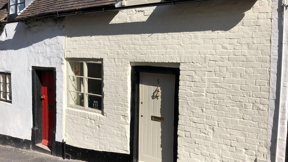 Bridgnorth Cottage | Award Winning Little Gem on the Historic Cartway
