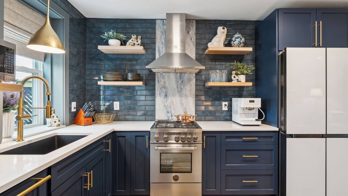 Bath House | Award Winning Luxury Carriage House a short stroll from town!