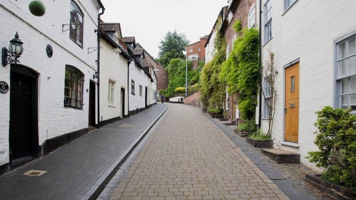 Bridgnorth Cottage | AWARD WINNING Shining Star on the Historic Cartway with River Views