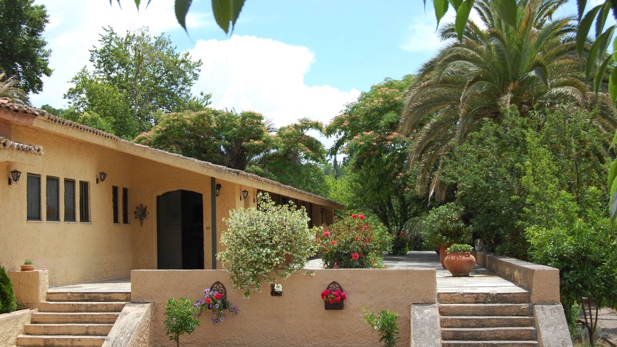 Stylida Villa | Award-winning, Spacious, Private Pool & Gardens, nr Beaches, 5*'s, real Greece