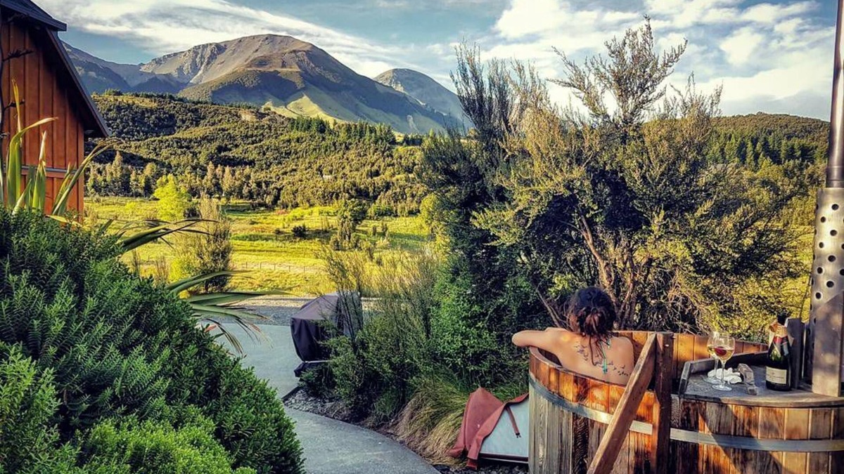 Mt Lyford House | Awardwinning luxury eco lodge with optional private outdoor hot tub &great views