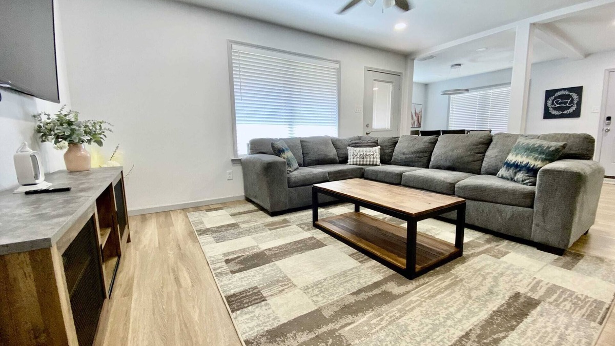North by Northwest House | Away From Home Retreat - 3BR 2BA - NW Lubbock