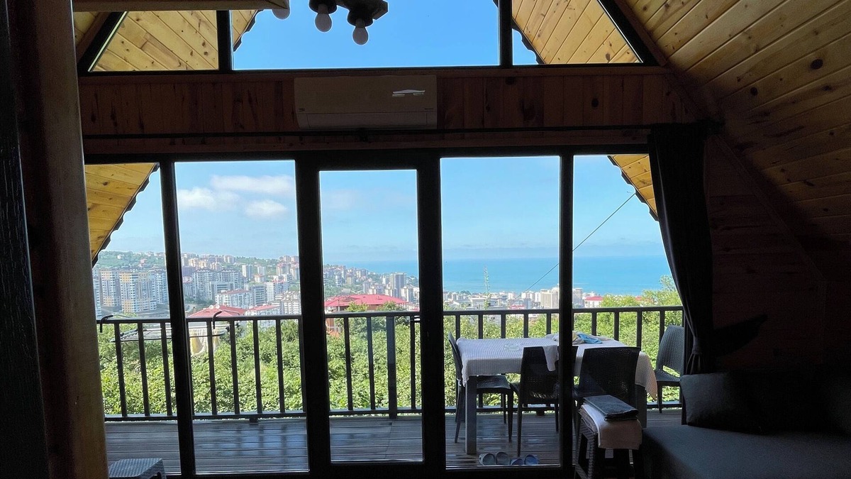 Yomra House | away from the hustle and bustle of the city, and very close to the center.