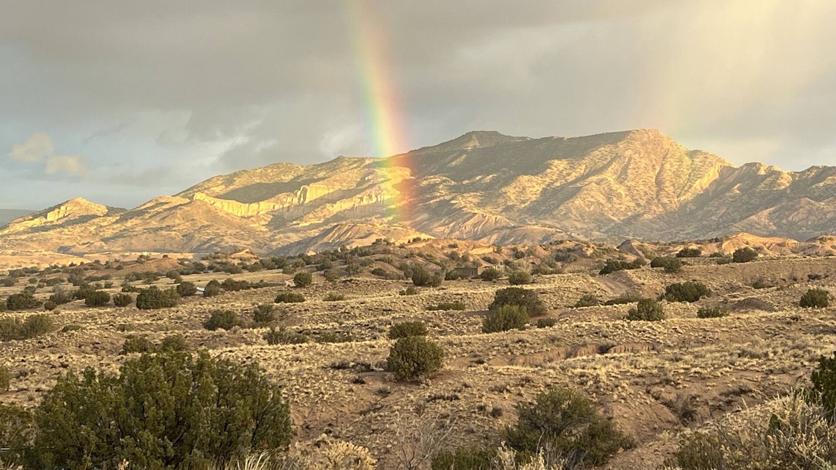 El Rito House | Awe inspiring views overlooking the Chama river valley, iconic Pedernal. Cozy.