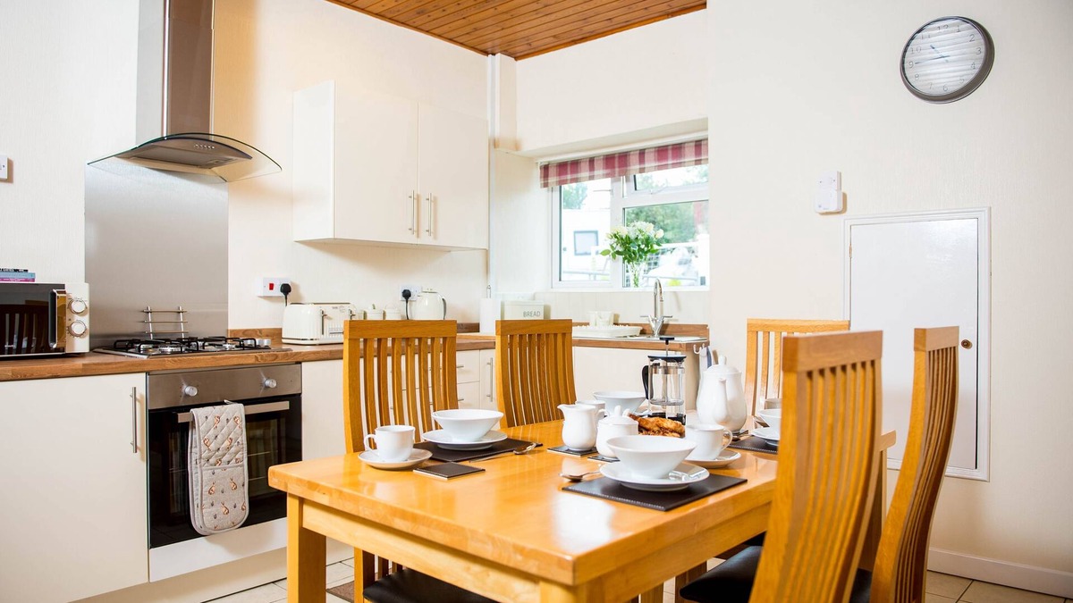Saint Clears Cottage | Awel Taf - a house that sleeps 6 guests in 3 bedrooms