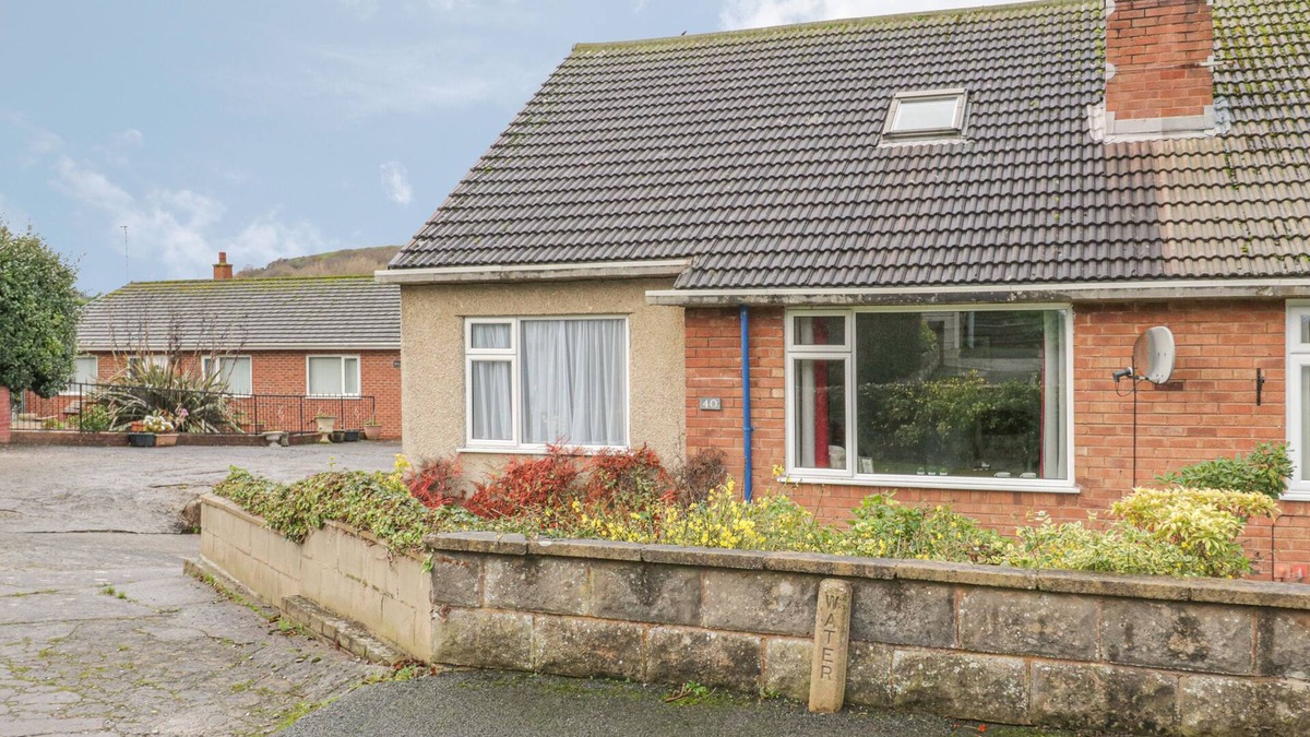 Rhos on Sea Cottage | AWELON, pet friendly, country holiday cottage in Rhos-On-Sea
