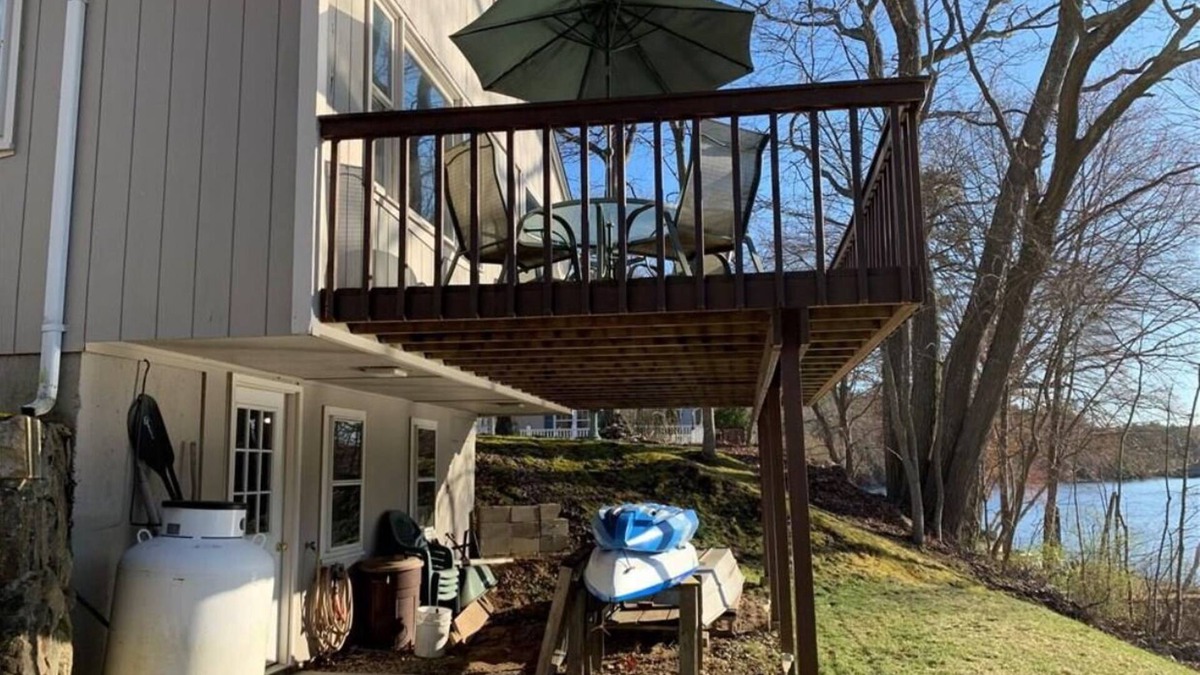 Coventry House | Awesome 3 bd lake house on Johnson’s Pond