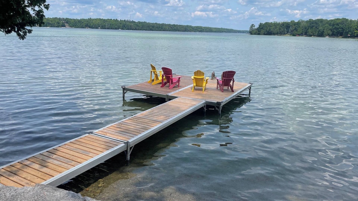 Trent Lakes House | Awesome 5 Bedroom Lake House on Sandy Lake