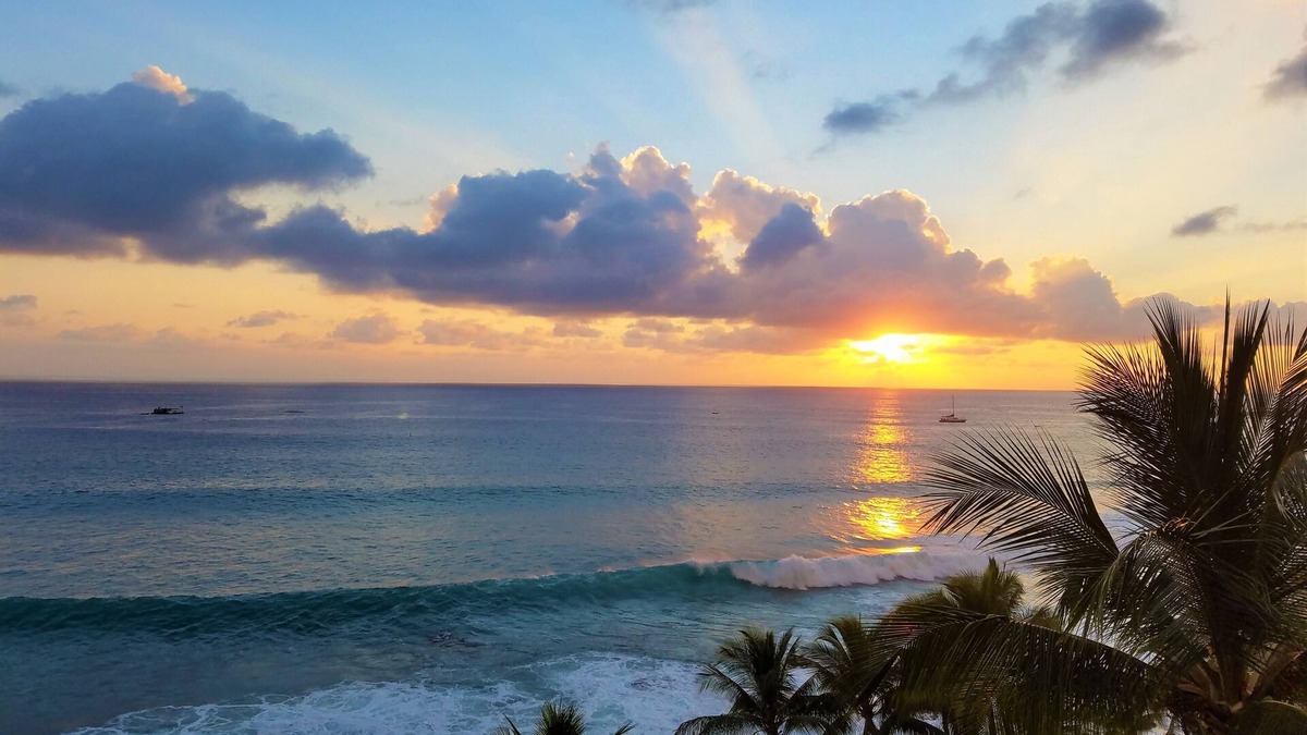 Historic Kailua Village Condo | *AWESOME 7TH FLOOR PENTHOUSE CONDO - OCEAN, SUNRISE & SUNSET VIEWS*