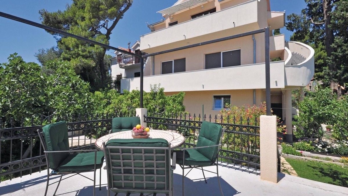 Kastel Gomilica Apartment | Awesome apartment in Kastel Gomilica