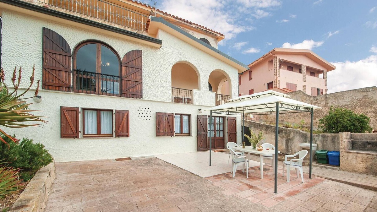 Porto Alabe Apartment | Awesome apartment in Porto Alabe OR