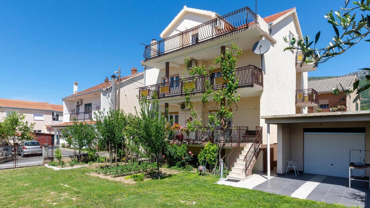 Kastela Apartment | Awesome apartment in Kastel Luksic
