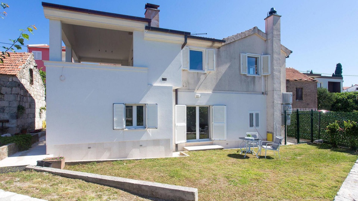 Omis Apartment | Awesome apartment in Podgrade