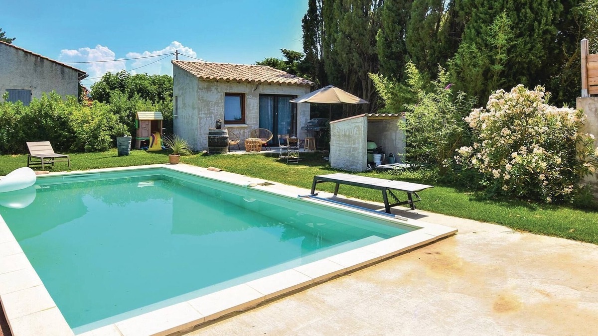 Sainte-Cecile-les-Vignes House | Awesome home in Ste Cecile les Vignes