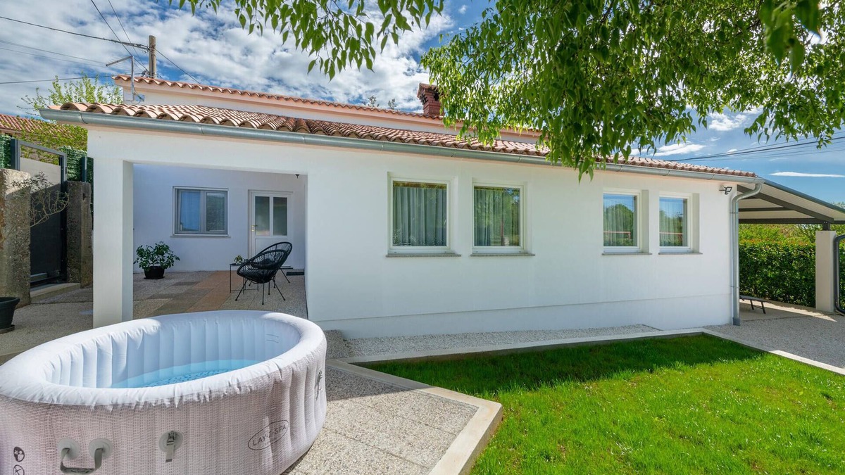 Divsici House | Awesome home in Barban with jacuzzi