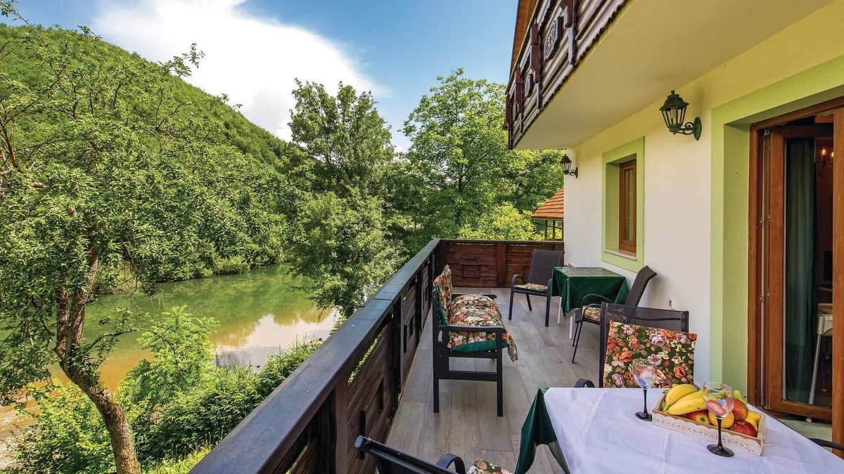 Delnice House | Awesome home in Brod na Kupi with sauna