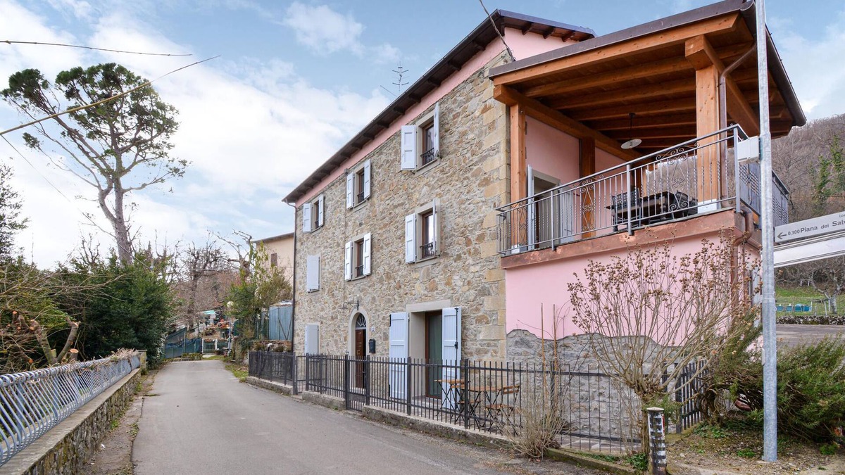 Burzanella House | Awesome home in Burzanella with kitchen
