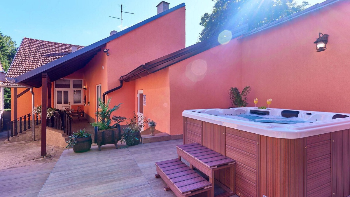 Daruvar House | Awesome home in Daruvar with jacuzzi