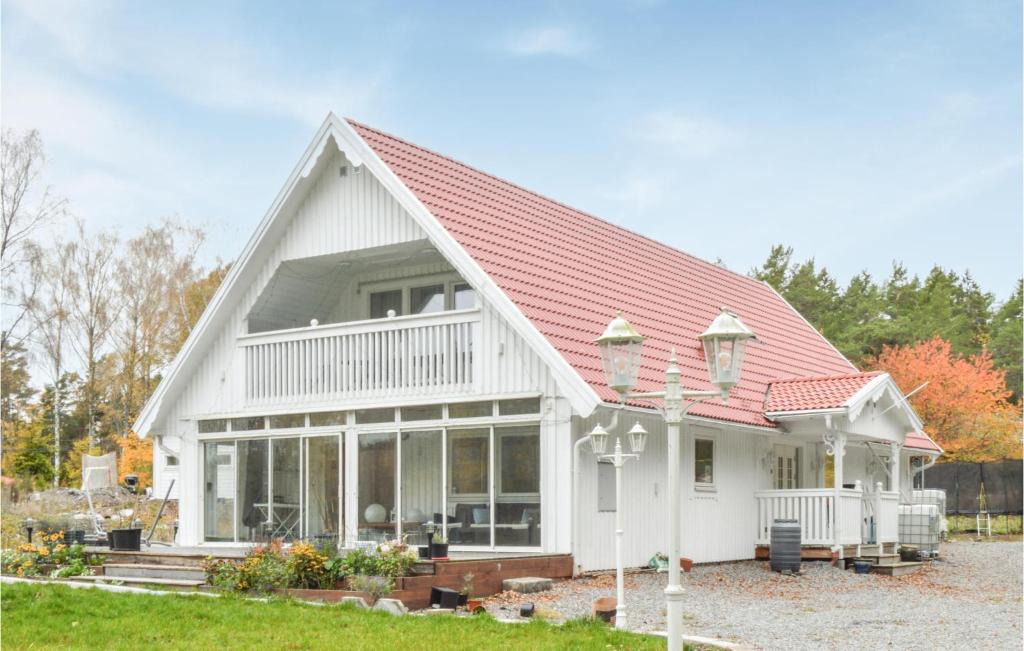Varmdo House | Awesome Home In Djurhamn With Kitchen