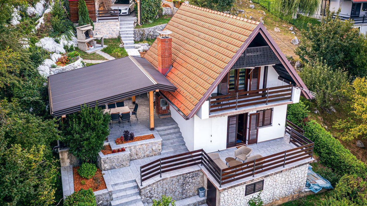 Duga Resa House | Awesome home in Donji Zvecaj with sauna