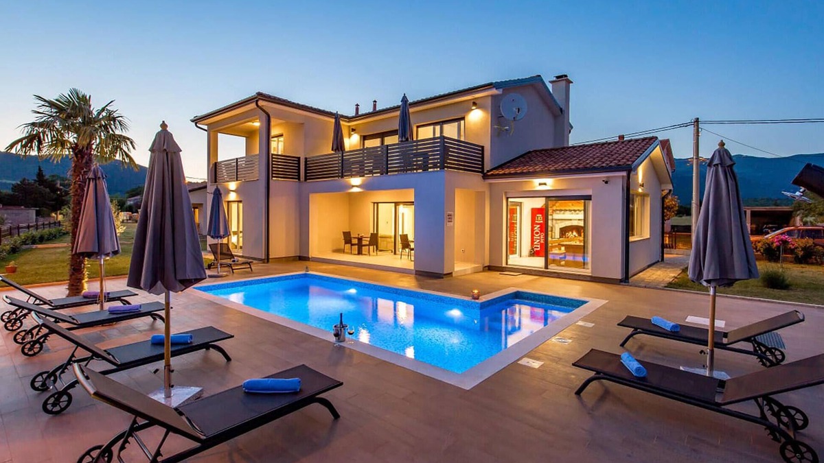 Sarsoni House | Awesome home in Drazice with WiFi