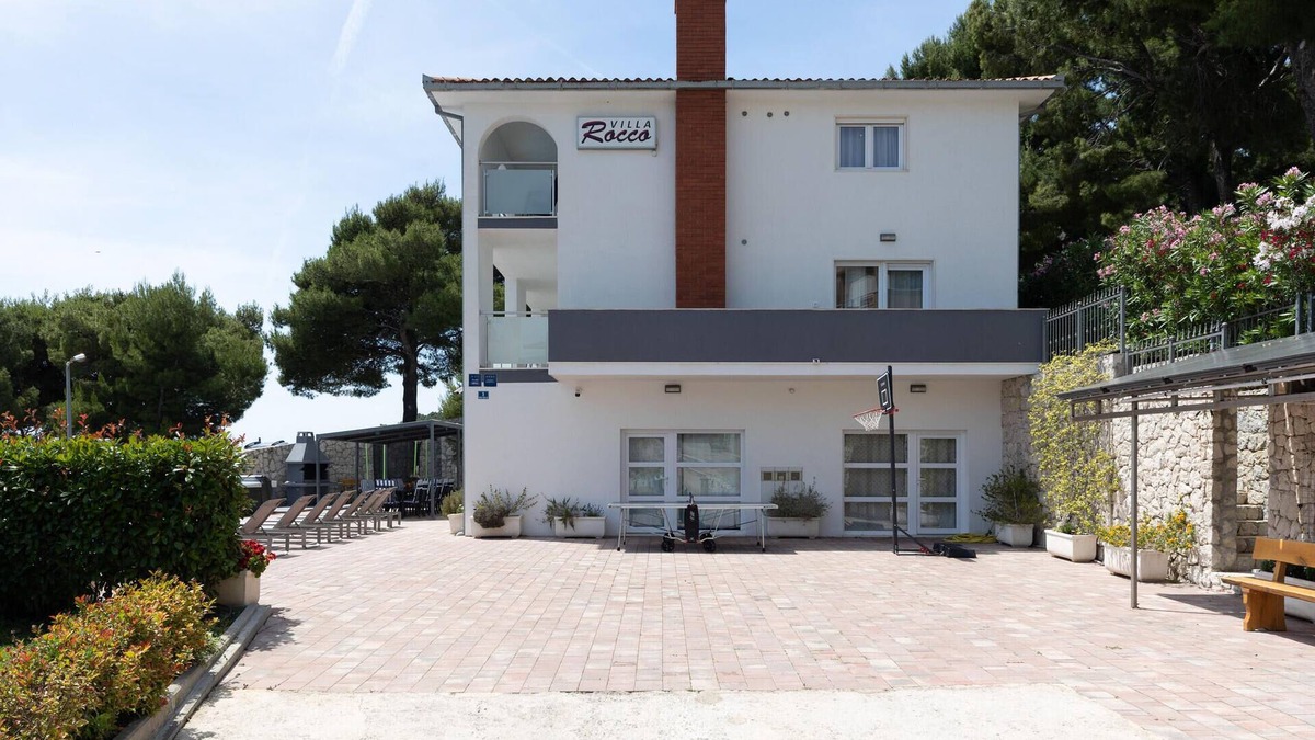 Duce House | Awesome home in Duce with kitchen