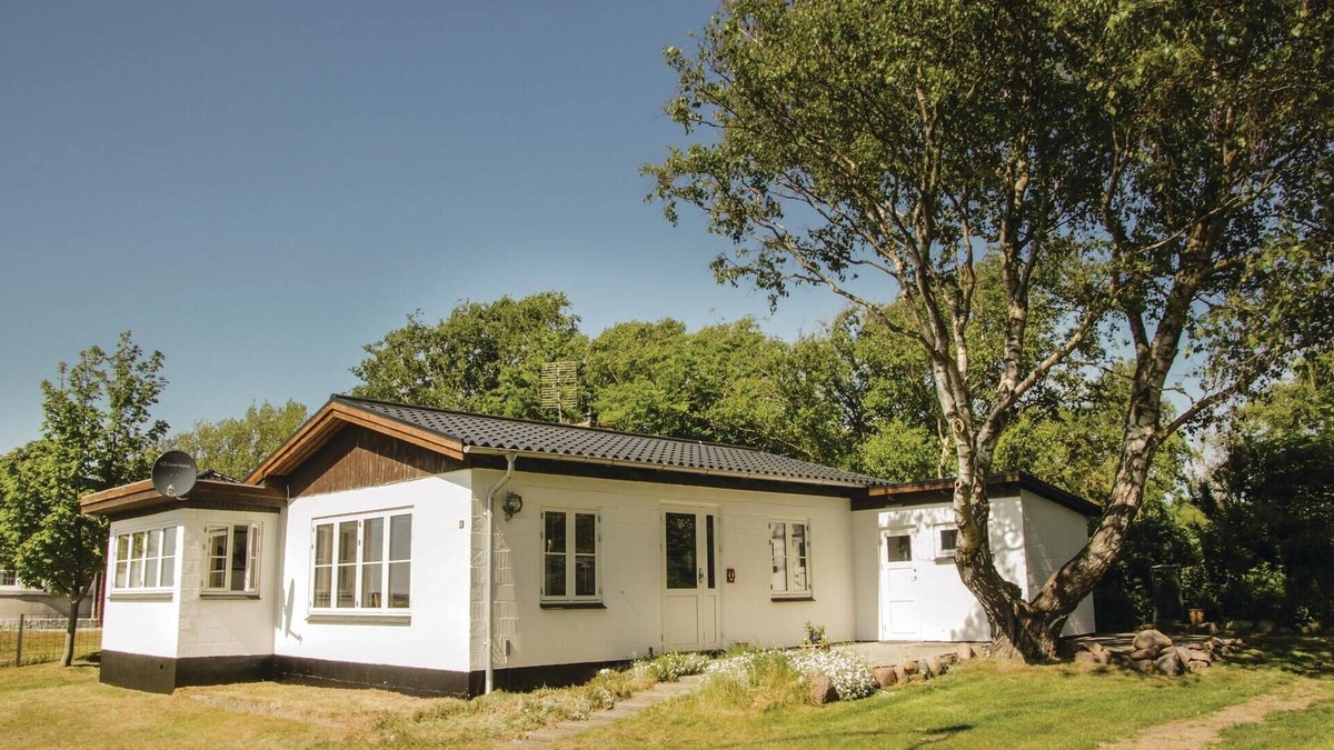 Brydegaard House | Awesome home in Haarby with WiFi