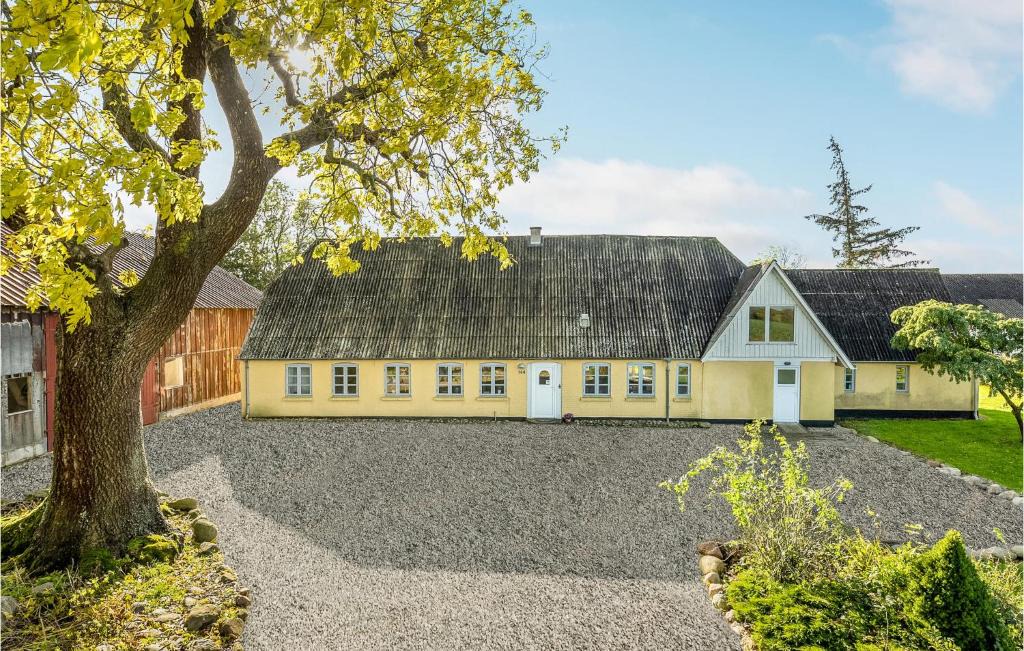 Skovbyballe House | Awesome Home In Haderslev With Wifi