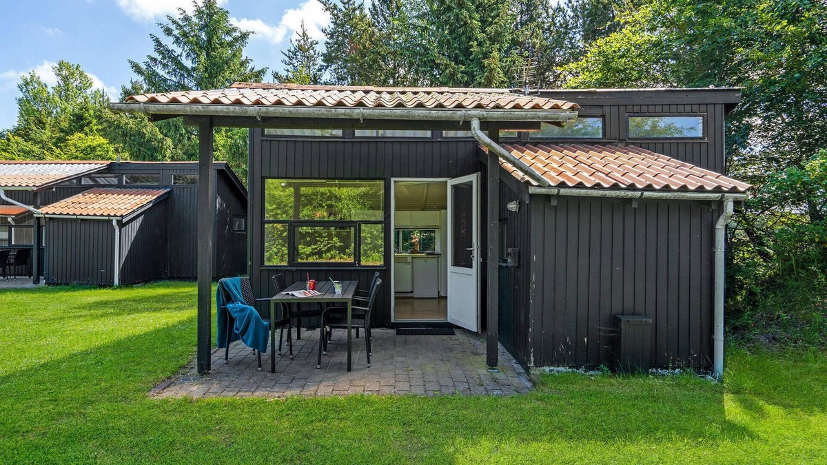 Hampen House | Awesome home in Hampen with kitchen