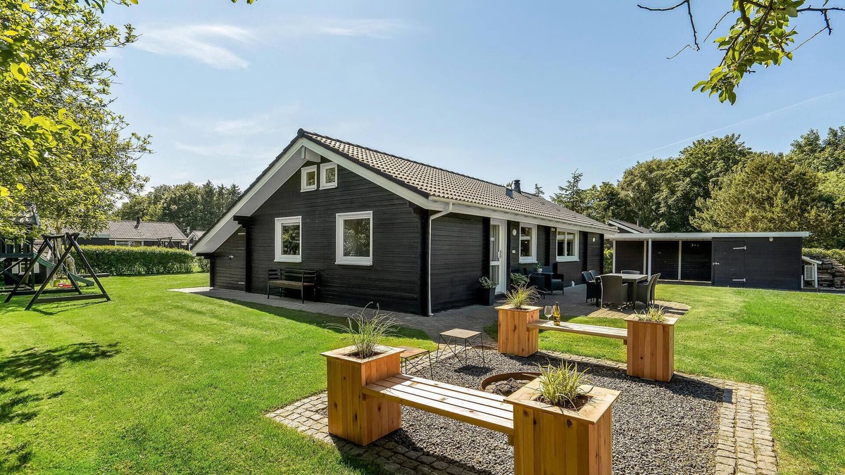 Bork Havn House | Awesome home in Hemmet with sauna