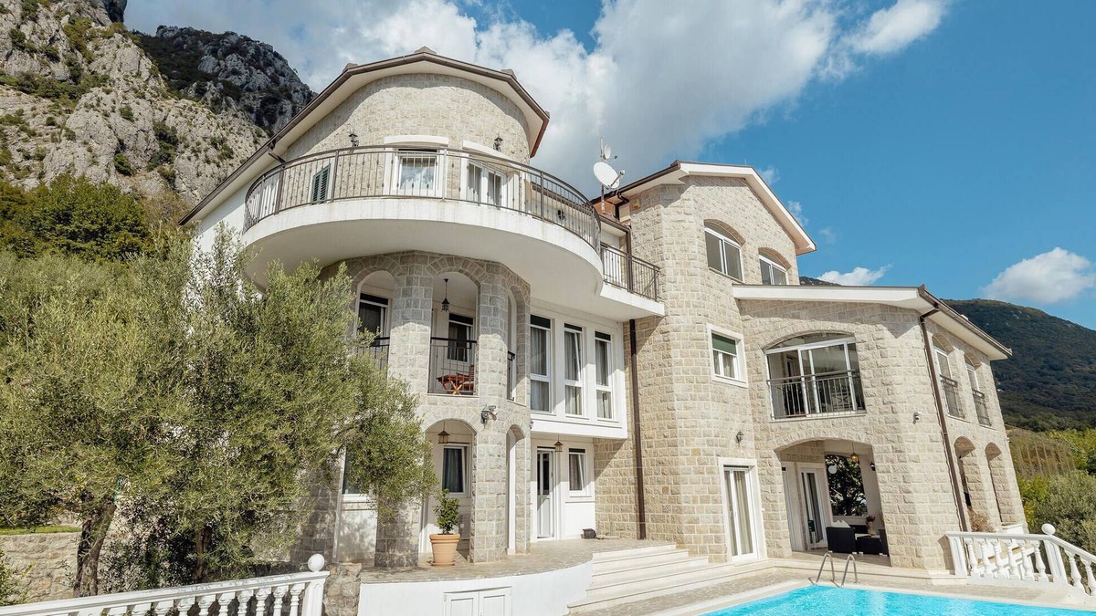 Sasovici House | Awesome home in Herceg Novi with WiFi
