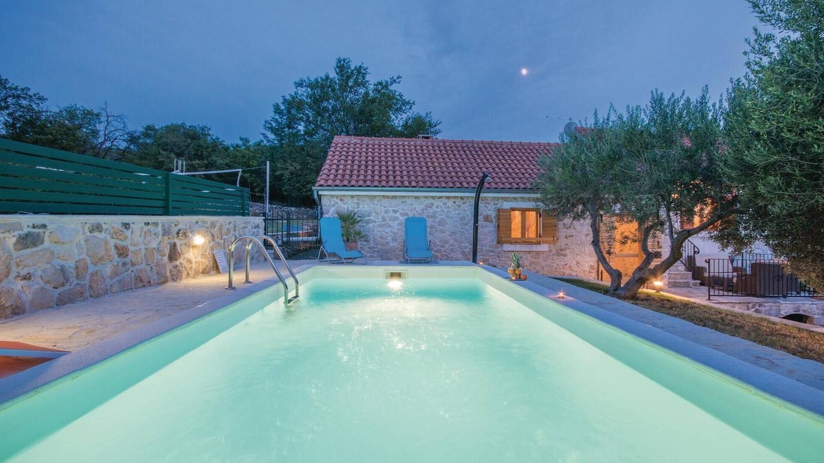 Benkovac House | Awesome home in Jagodnja Gornja