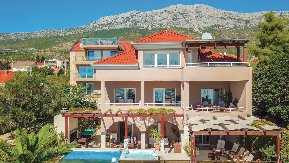 Kastel Gomilica House | Awesome home in Kastel Gomilica