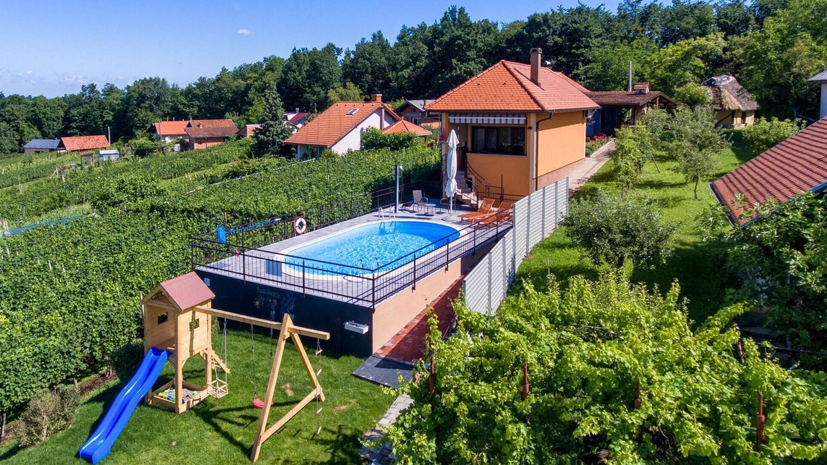 Varazdinske Toplice House | Awesome home in Jalzabet with kitchen