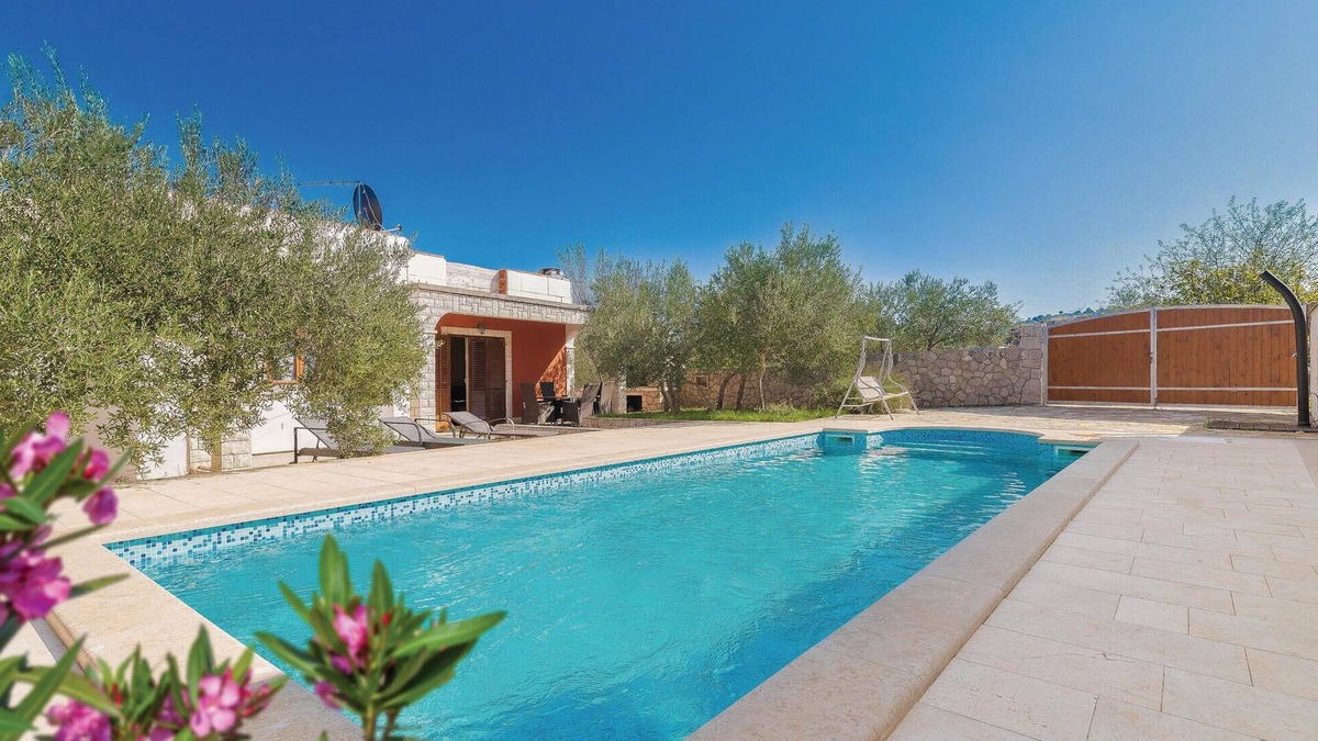 Jezera House | Awesome home in Jezera with WiFi