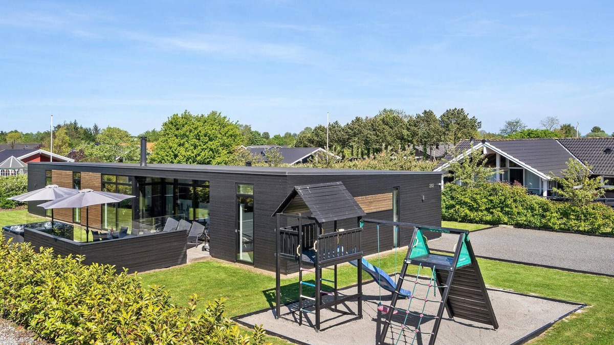 Pøt Strandby House | Awesome home in Juelsminde with sauna