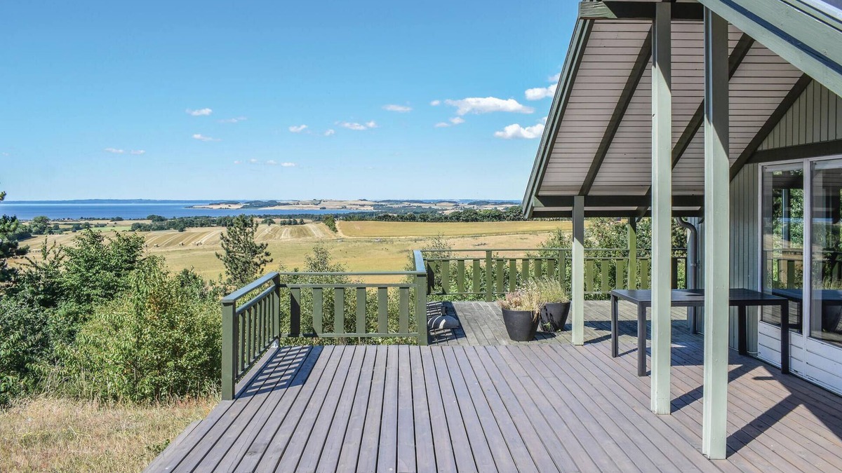Knebel House | Awesome home in Knebel with kitchen