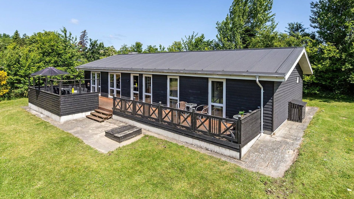 Trend House | Awesome home in Løgstør with WiFi
