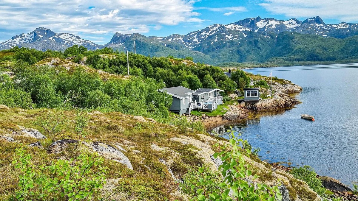 Laukvik House | Awesome home in Laukvik with kitchen