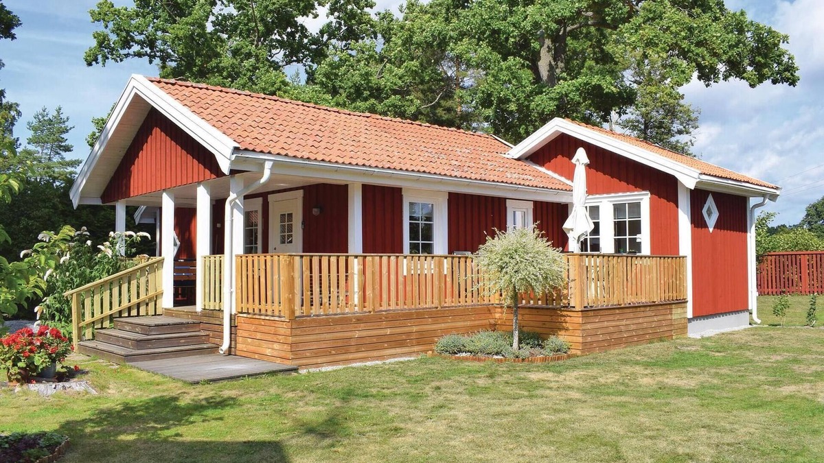 Hagaby House | Awesome home in Löttorp with kitchen