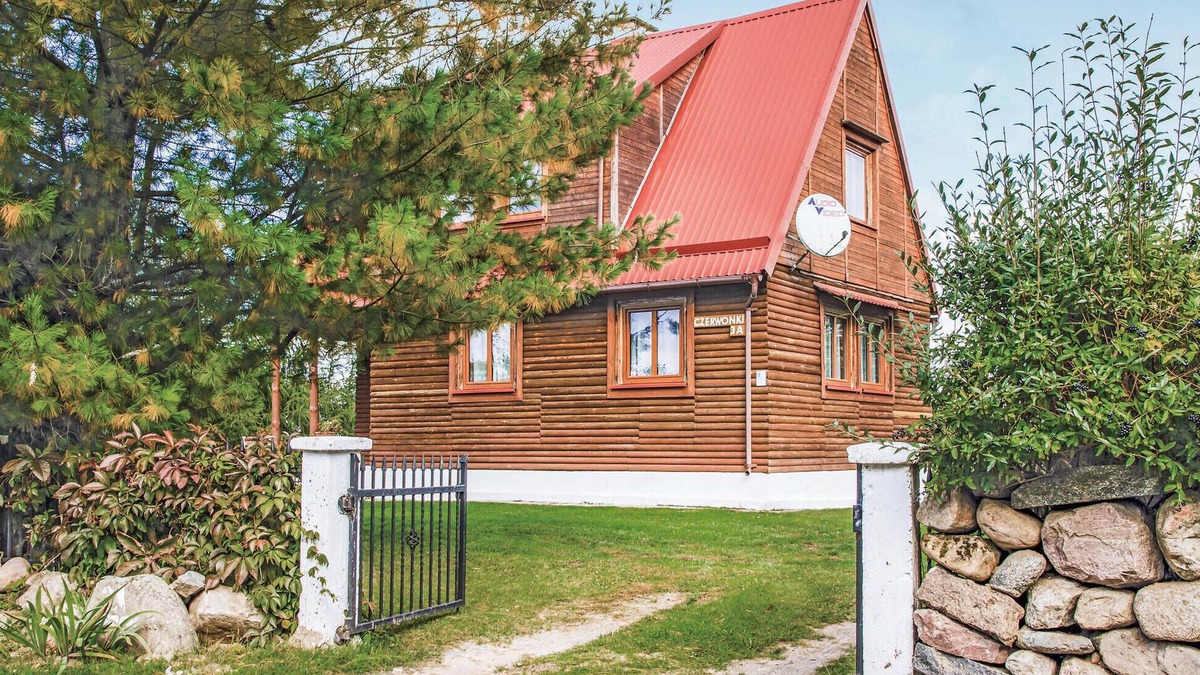 Mragowo House | Awesome home in Mragowo with kitchen