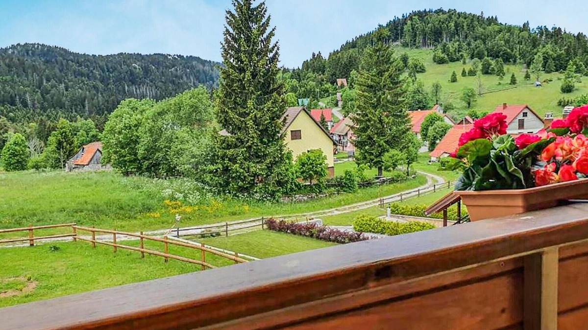 Brestova Draga House | Awesome home in Mrkopalj with kitchen