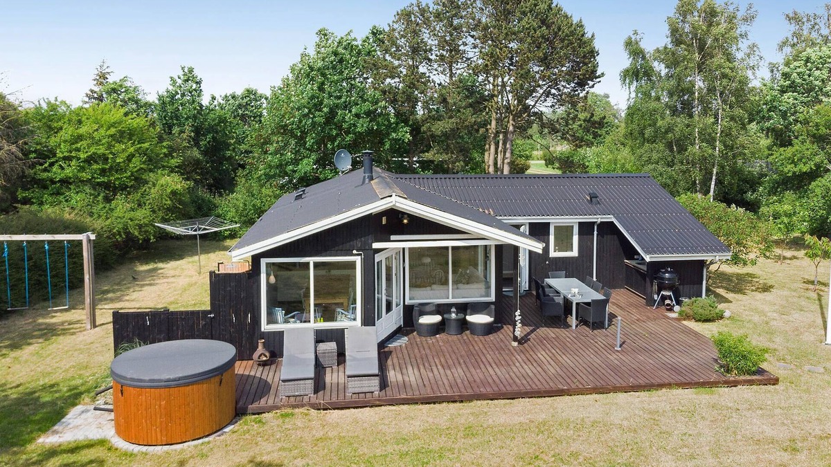 Næsby Strand House | Awesome home in Nakskov with kitchen