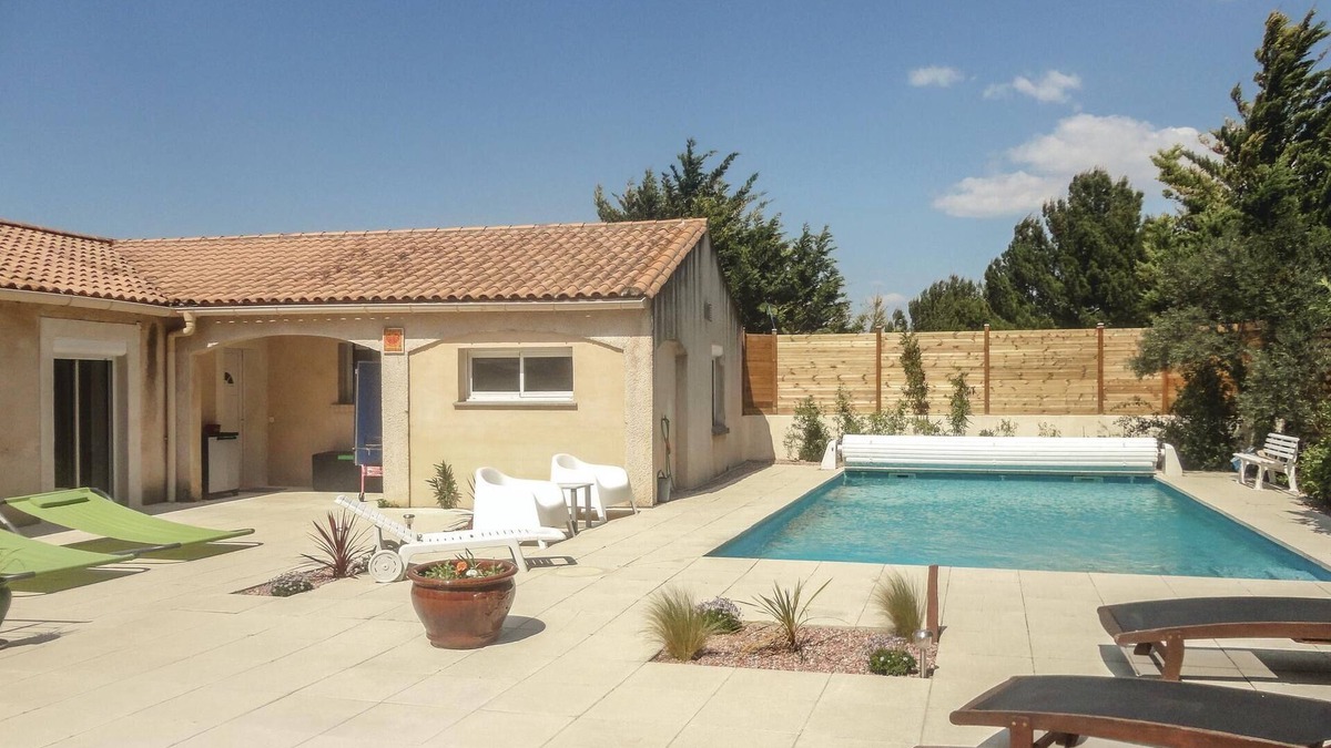 Nebian House | Awesome home in Nebian