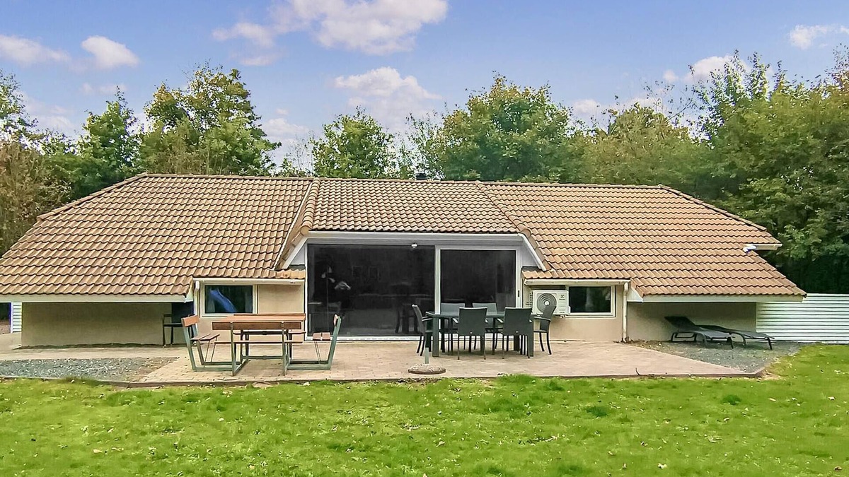 Jegum House | Awesome home in Oksbøl with kitchen