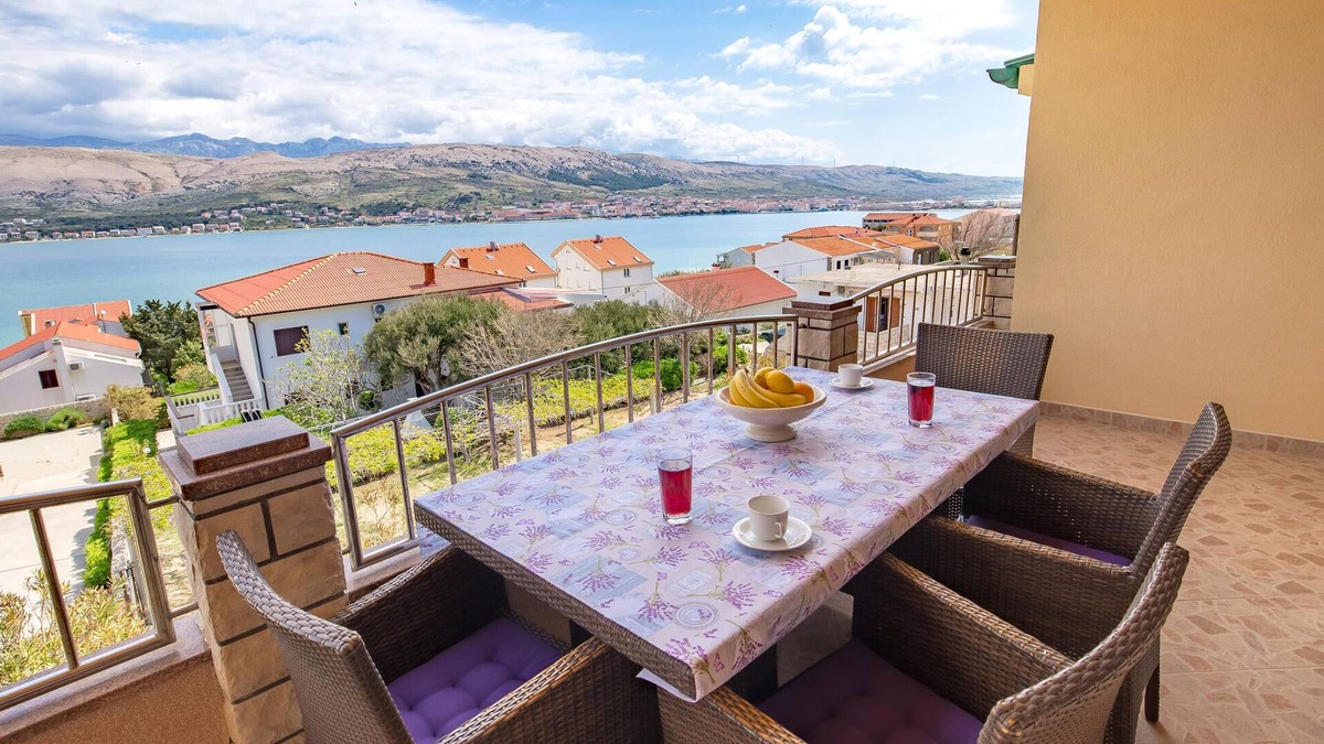 Pag House | Awesome home in Pag with WiFi