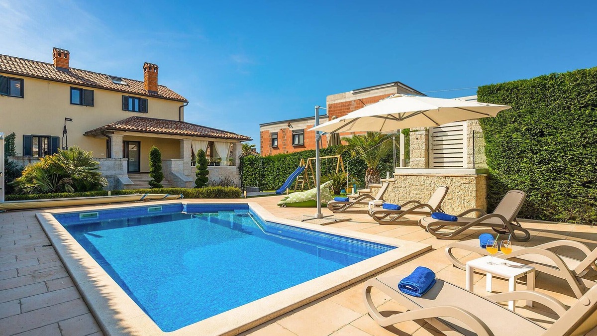 Kastelir House | Awesome home in Porec with sauna