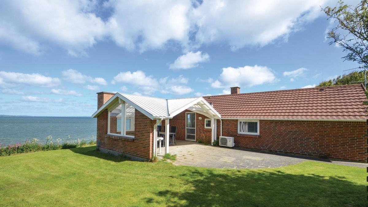 Ronbjerg House | Awesome home in Roslev with WiFi