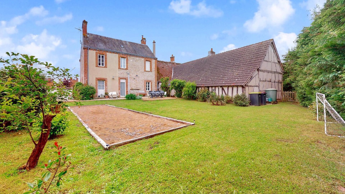 Saint-Viatre House | Awesome home in Saint-Viâtre with WiFi